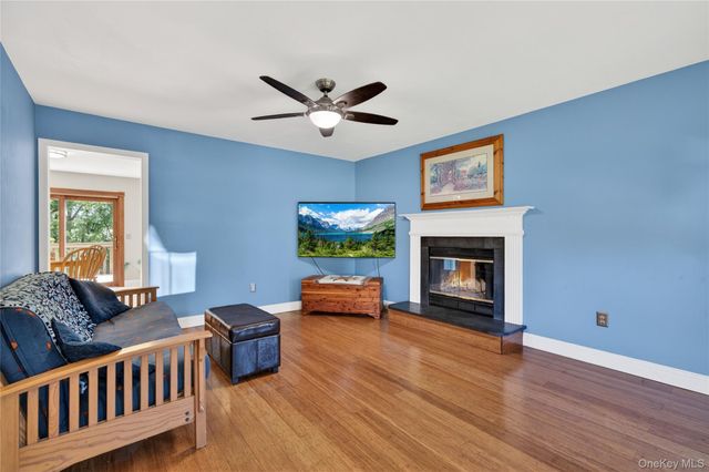 22 Hampton Place, Cornwall, NY 12518