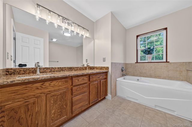 22 Hampton Place, Cornwall, NY 12518