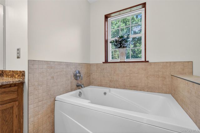 22 Hampton Place, Cornwall, NY 12518