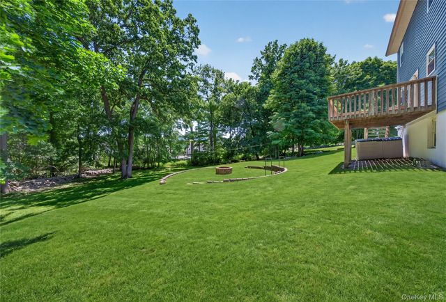 22 Hampton Place, Cornwall, NY 12518
