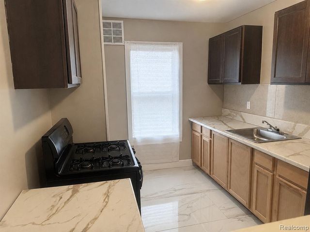11475 Sanford Street, Detroit, MI 48205