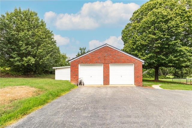 4264 High Point Road, Winston-salem, NC 27107