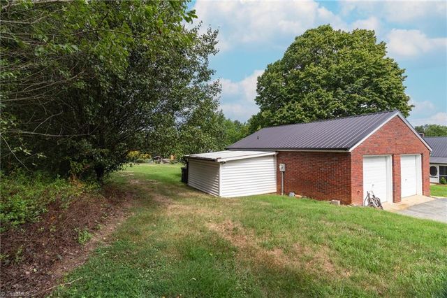 4264 High Point Road, Winston-salem, NC 27107