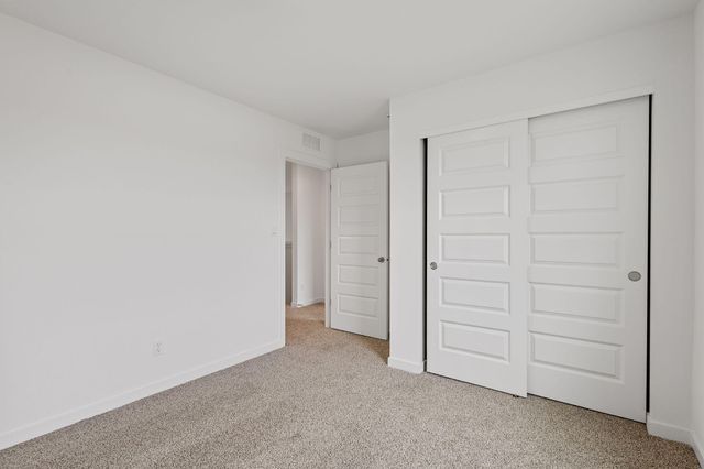 577 Cressmoor Boulevard, Hobart, IN 46342