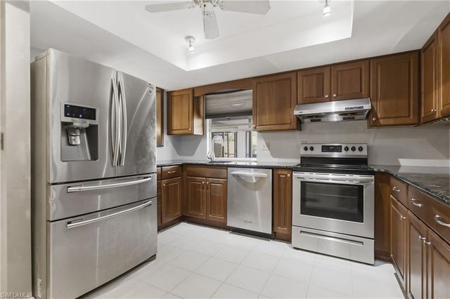 9753 Maplecrest CIR, Lehigh Acres, FL 33936