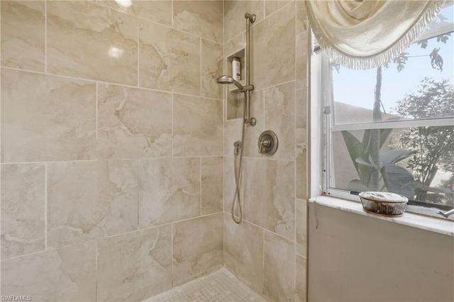 9753 Maplecrest CIR, Lehigh Acres, FL 33936