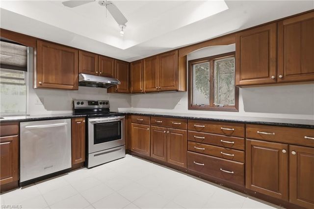 9753 Maplecrest CIR, Lehigh Acres, FL 33936