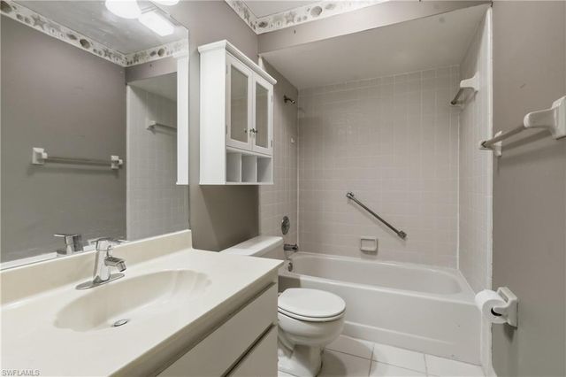 9753 Maplecrest CIR, Lehigh Acres, FL 33936