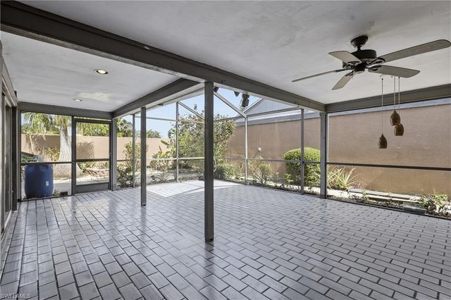 9753 Maplecrest CIR, Lehigh Acres, FL 33936