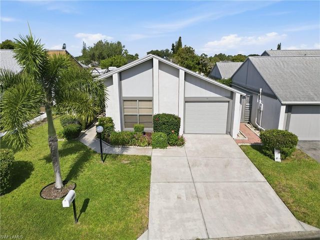 9753 Maplecrest CIR, Lehigh Acres, FL 33936