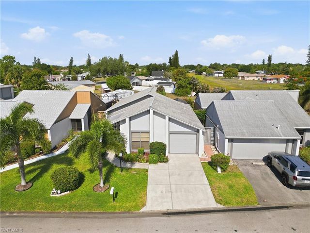 9753 Maplecrest CIR, Lehigh Acres, FL 33936