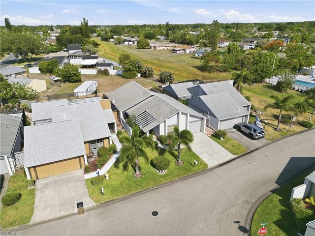 9753 Maplecrest CIR, Lehigh Acres, FL 33936