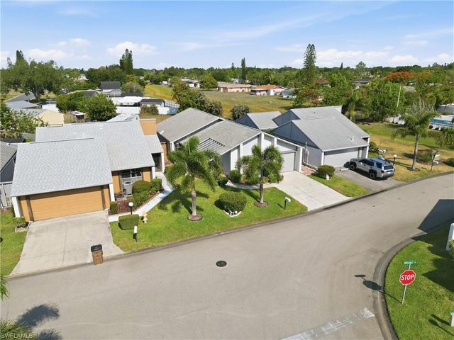 9753 Maplecrest CIR, Lehigh Acres, FL 33936