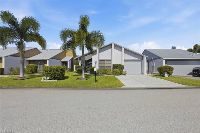 9753 Maplecrest CIR, Lehigh Acres, FL 33936