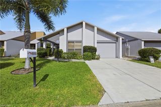 9753 Maplecrest CIR, Lehigh Acres, FL 33936
