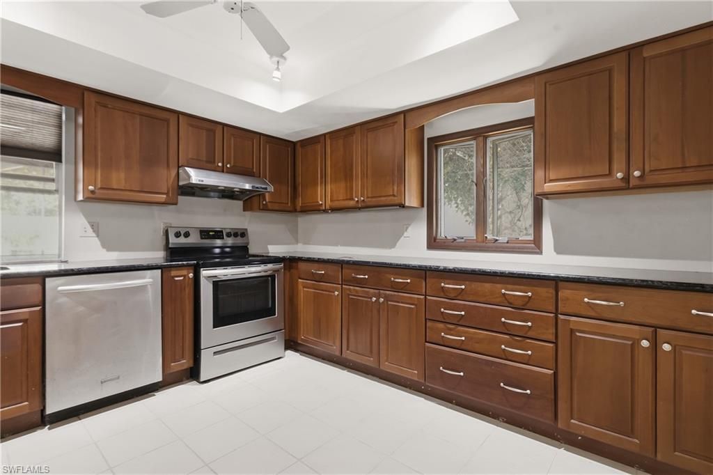 9753 Maplecrest CIR, LEHIGH ACRES, FL 33936 — photo 2