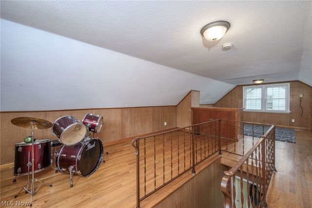 2751 Valley Road, Cuyahoga Falls, OH 44223