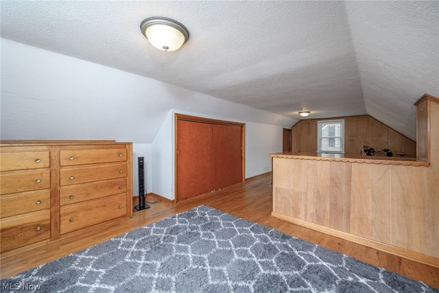 2751 Valley Road, Cuyahoga Falls, OH 44223