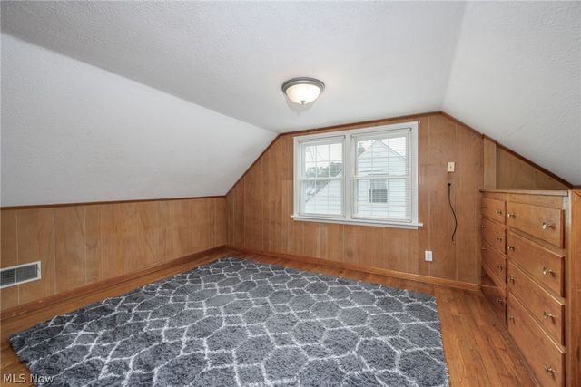 2751 Valley Road, Cuyahoga Falls, OH 44223
