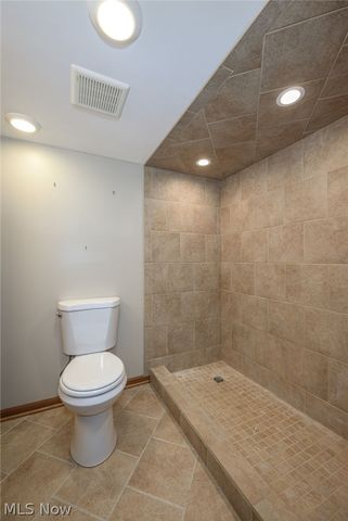 2751 Valley Road, Cuyahoga Falls, OH 44223