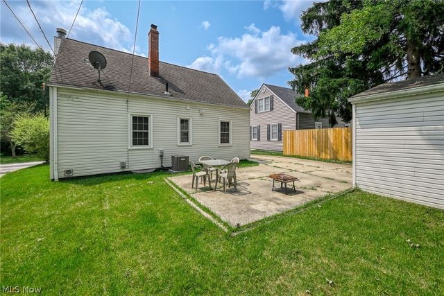 2751 Valley Road, Cuyahoga Falls, OH 44223