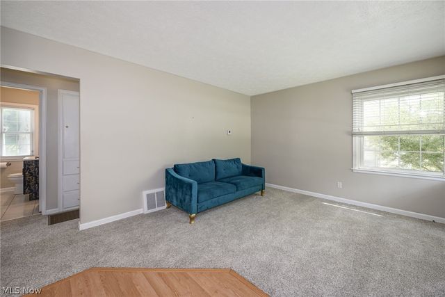 2751 Valley Road, Cuyahoga Falls, OH 44223