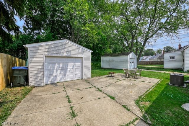 2751 Valley Road, Cuyahoga Falls, OH 44223