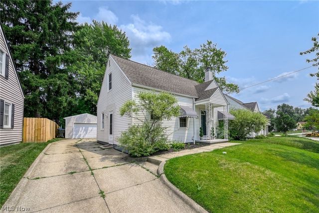 2751 Valley Road, Cuyahoga Falls, OH 44223