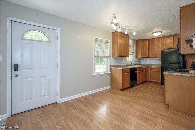 2751 Valley Road, Cuyahoga Falls, OH 44223