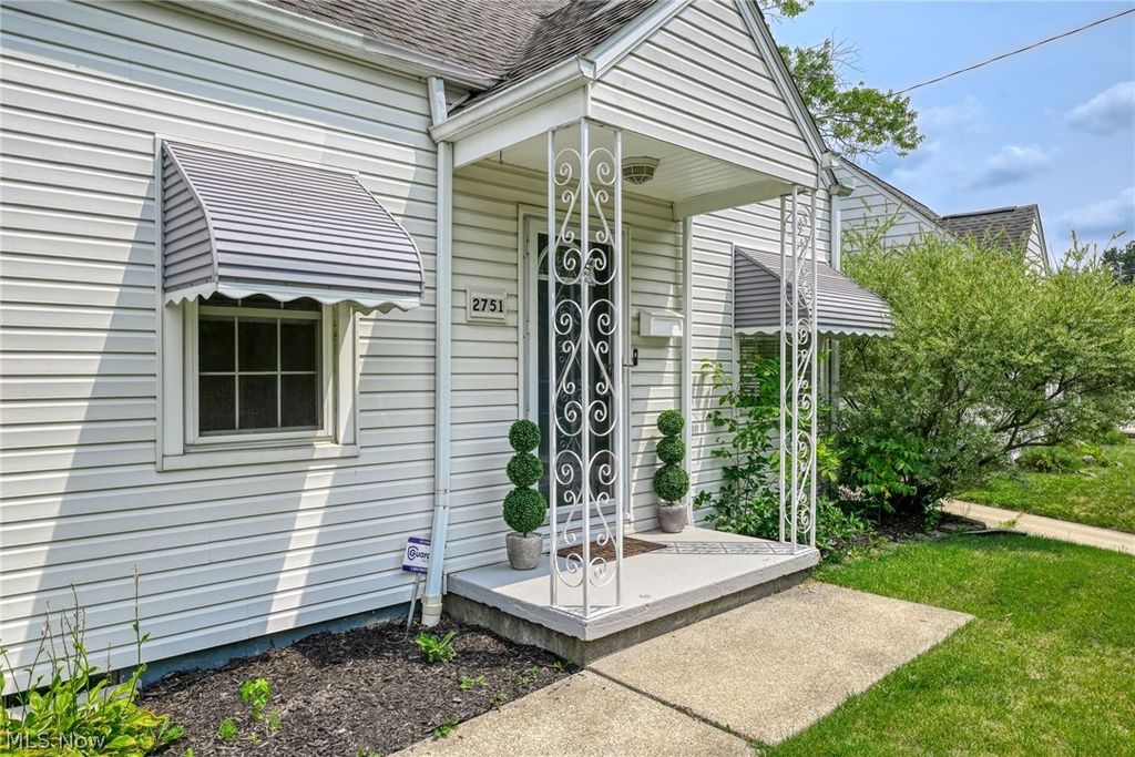 2751 Valley Road, Cuyahoga Falls, OH 44223