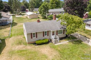 3901 Suburban Shores Drive NE, Grand Rapids, MI 49525