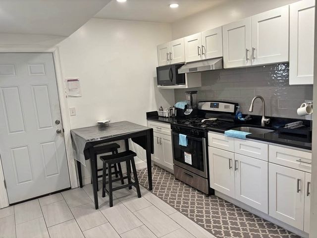 17 George St, Somerville, MA 02145