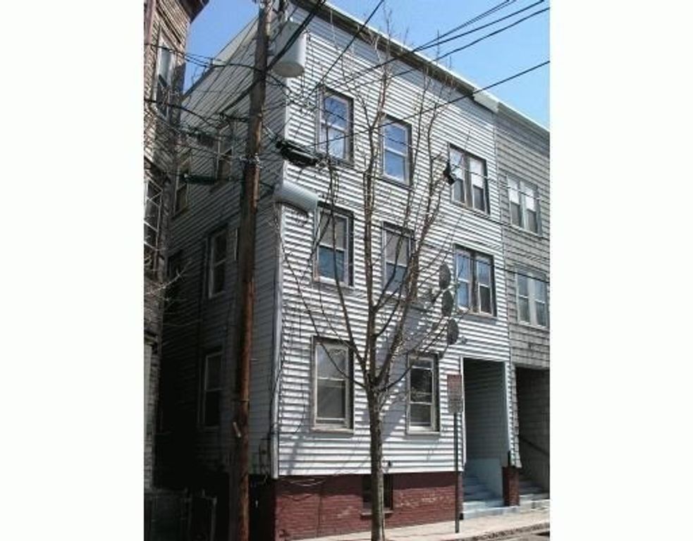 17 George St, Somerville, MA 02145