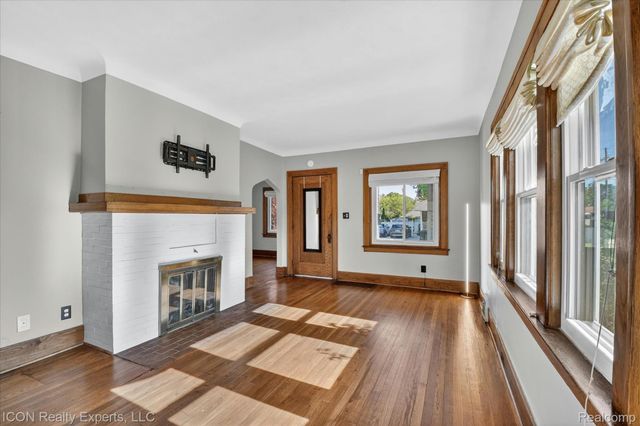 305 W Troy Street, Ferndale, MI 48220