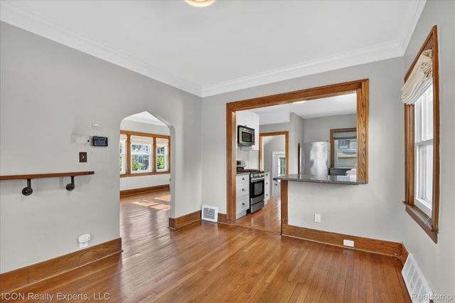305 W Troy Street, Ferndale, MI 48220