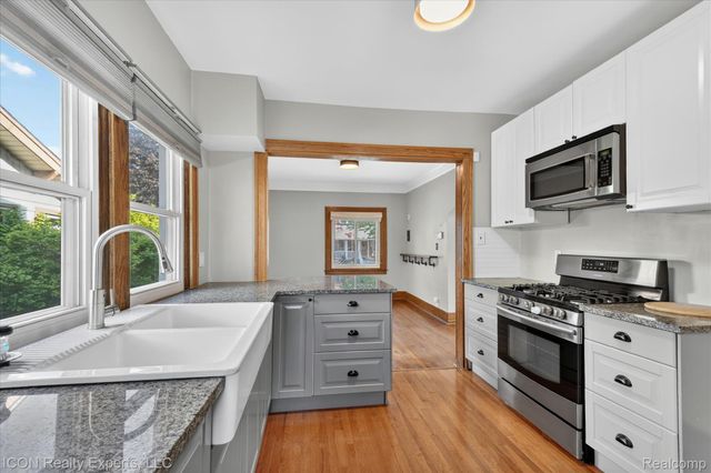 305 W Troy Street, Ferndale, MI 48220