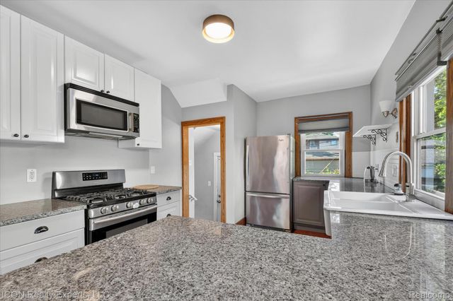 305 W Troy Street, Ferndale, MI 48220