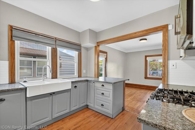 305 W Troy Street, Ferndale, MI 48220