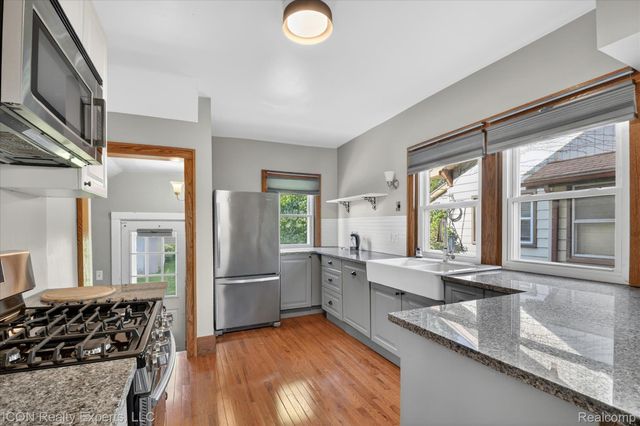 305 W Troy Street, Ferndale, MI 48220