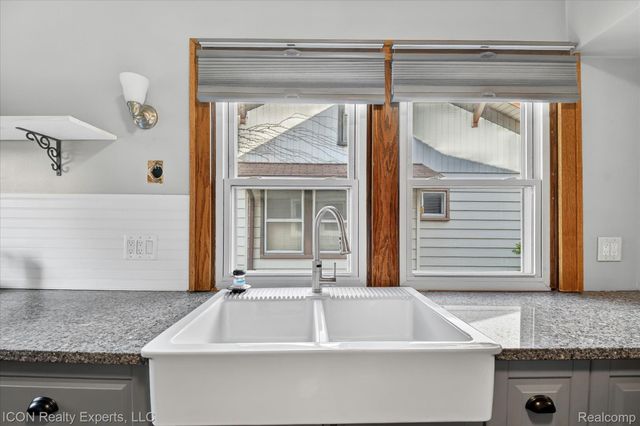 305 W Troy Street, Ferndale, MI 48220