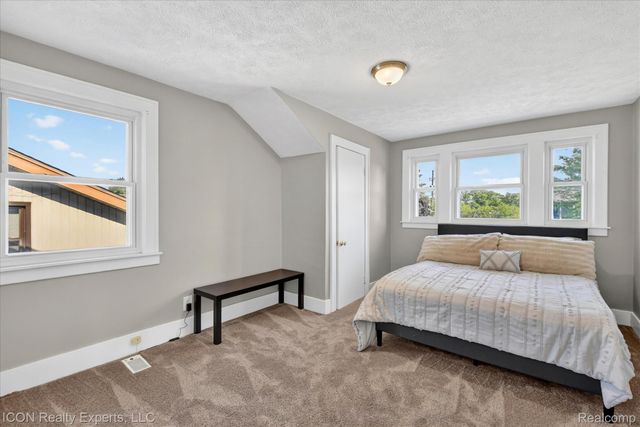 305 W Troy Street, Ferndale, MI 48220