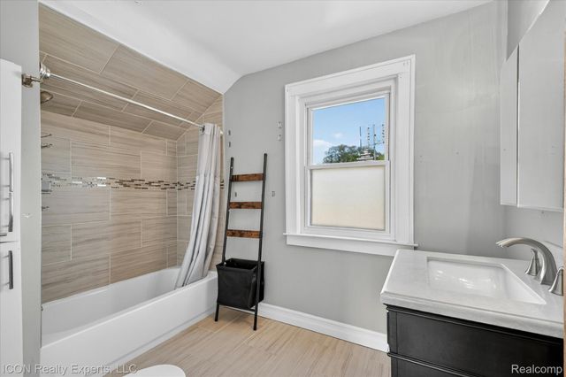305 W Troy Street, Ferndale, MI 48220
