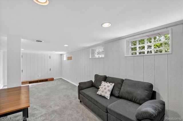 305 W Troy Street, Ferndale, MI 48220