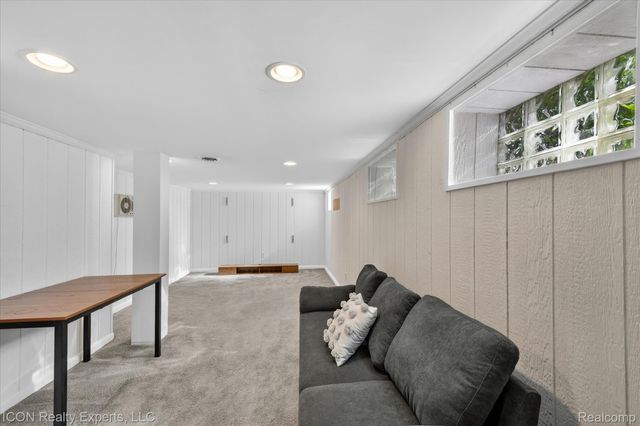 305 W Troy Street, Ferndale, MI 48220