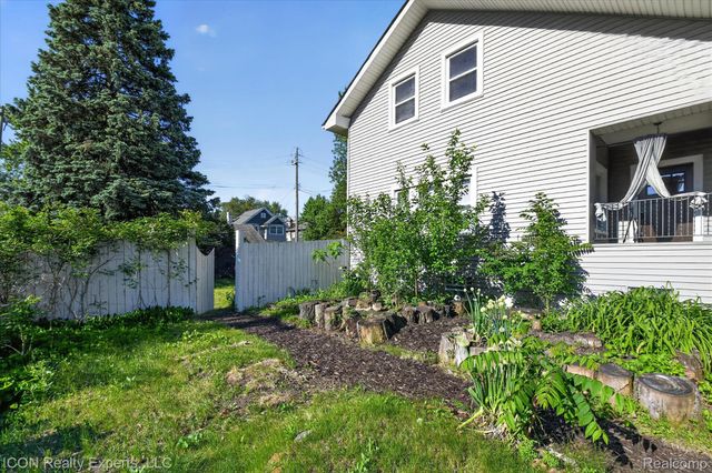 305 W Troy Street, Ferndale, MI 48220