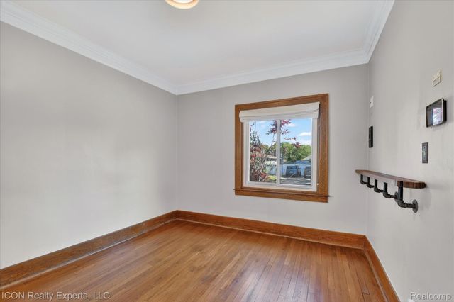 305 W Troy Street, Ferndale, MI 48220