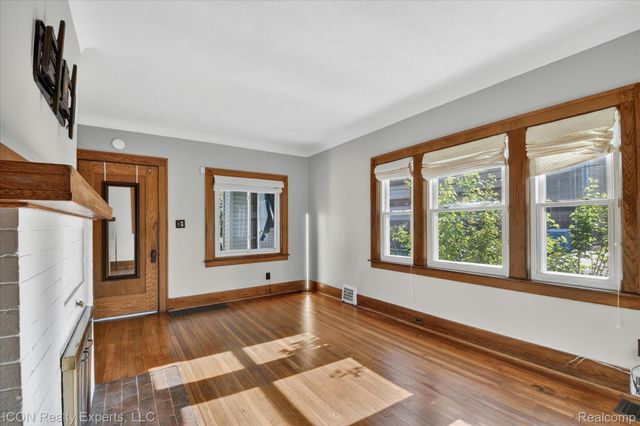 305 W Troy Street, Ferndale, MI 48220