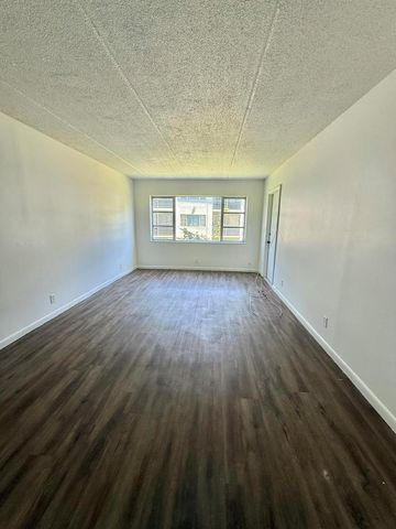 4500 N Flagler Drive D9, West Palm Beach, FL 33407