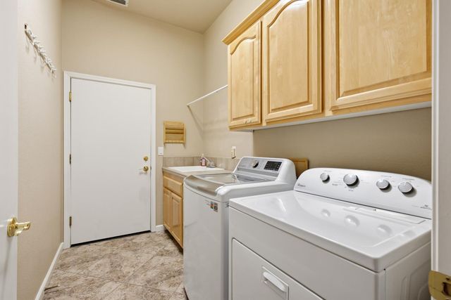 4520 Scenic Dr, Rocklin, CA 95765