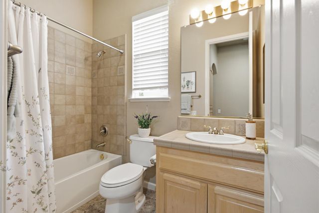 4520 Scenic Dr, Rocklin, CA 95765